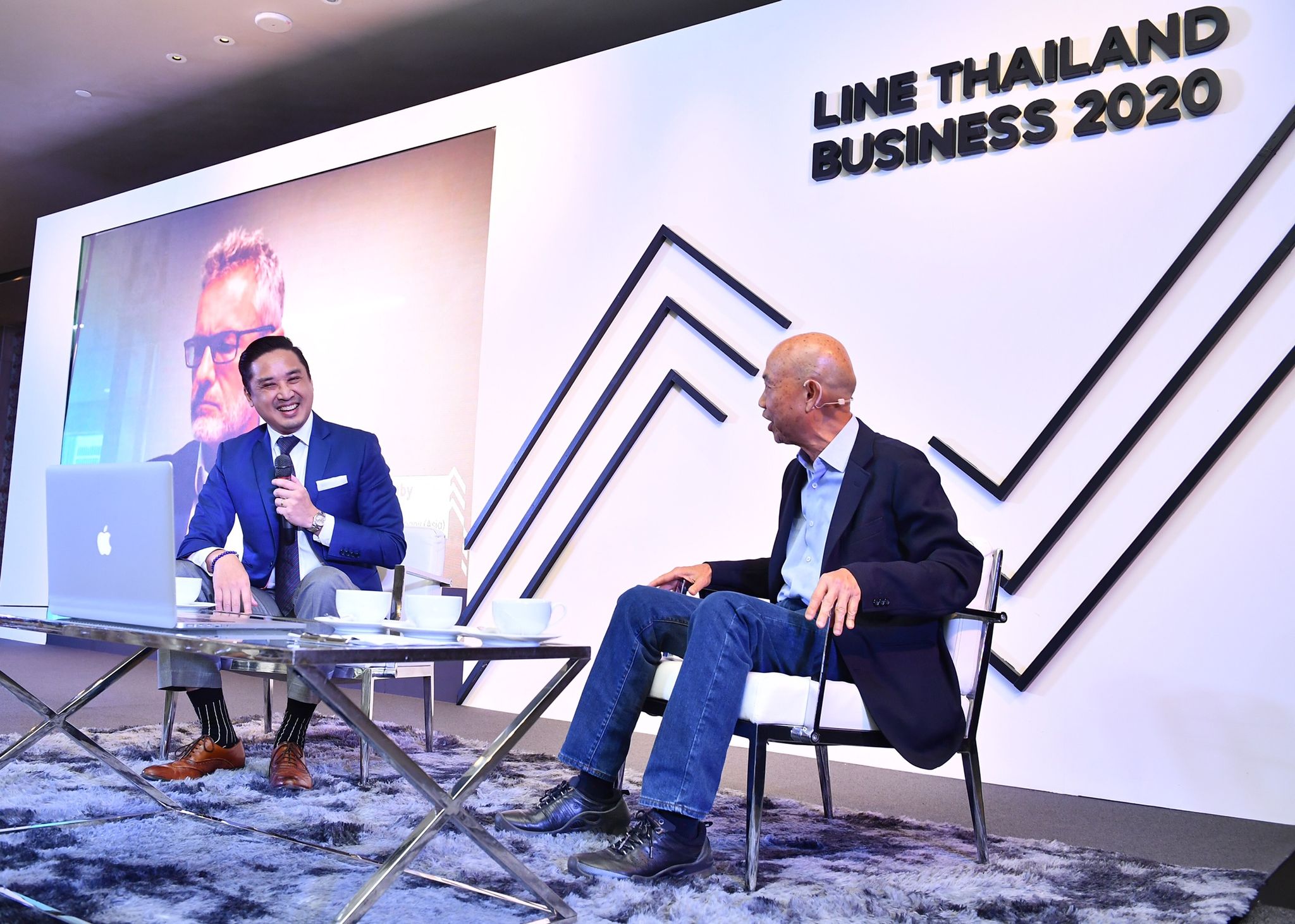 ภาพบรรยากาศระหว่างการสนทนาหัวข้อ "Rising Asia: New World Order""